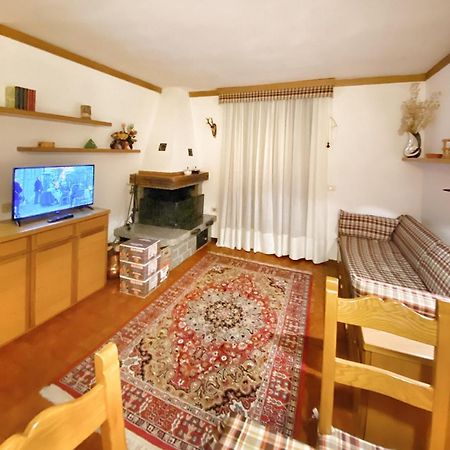 شقة Trilocale Accogliente Con Camino A Pochi Minuti Da Madonna Di Campiglio سبياتزو المظهر الخارجي الصورة